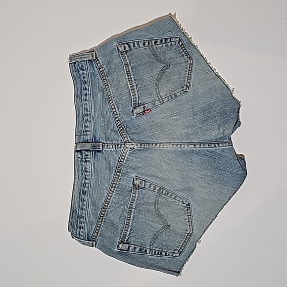 NWT Urban Renewal Levi’s Cutoff Denim Shorts Medium Cheeky High Rise Distressed - Picture 3 of 8